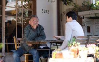 対談する加藤政実と小倉洋子